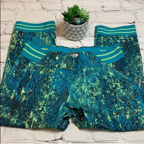 The North Face Neon Snakeskin Print Capri leggings - Picture 3 of 12